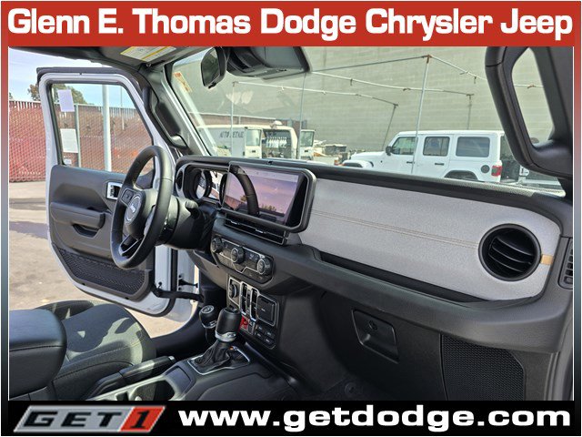 Certified 2025 Jeep Gladiator Willys image 32