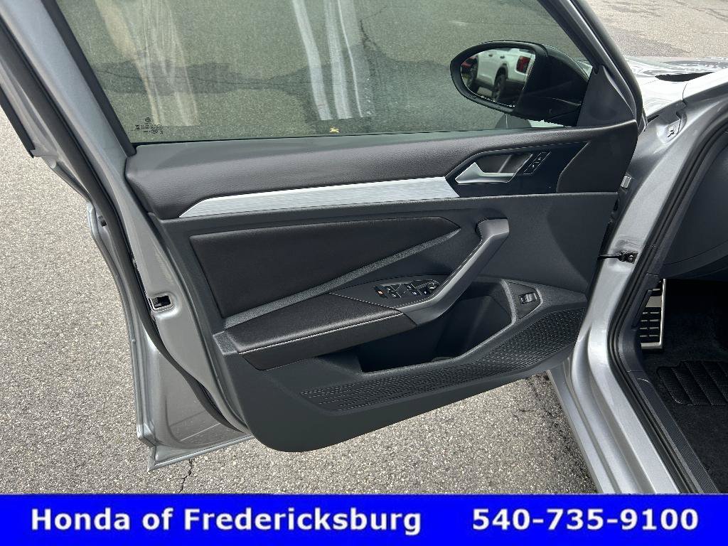 Used 2025 Volkswagen Jetta Sport FWD image 9