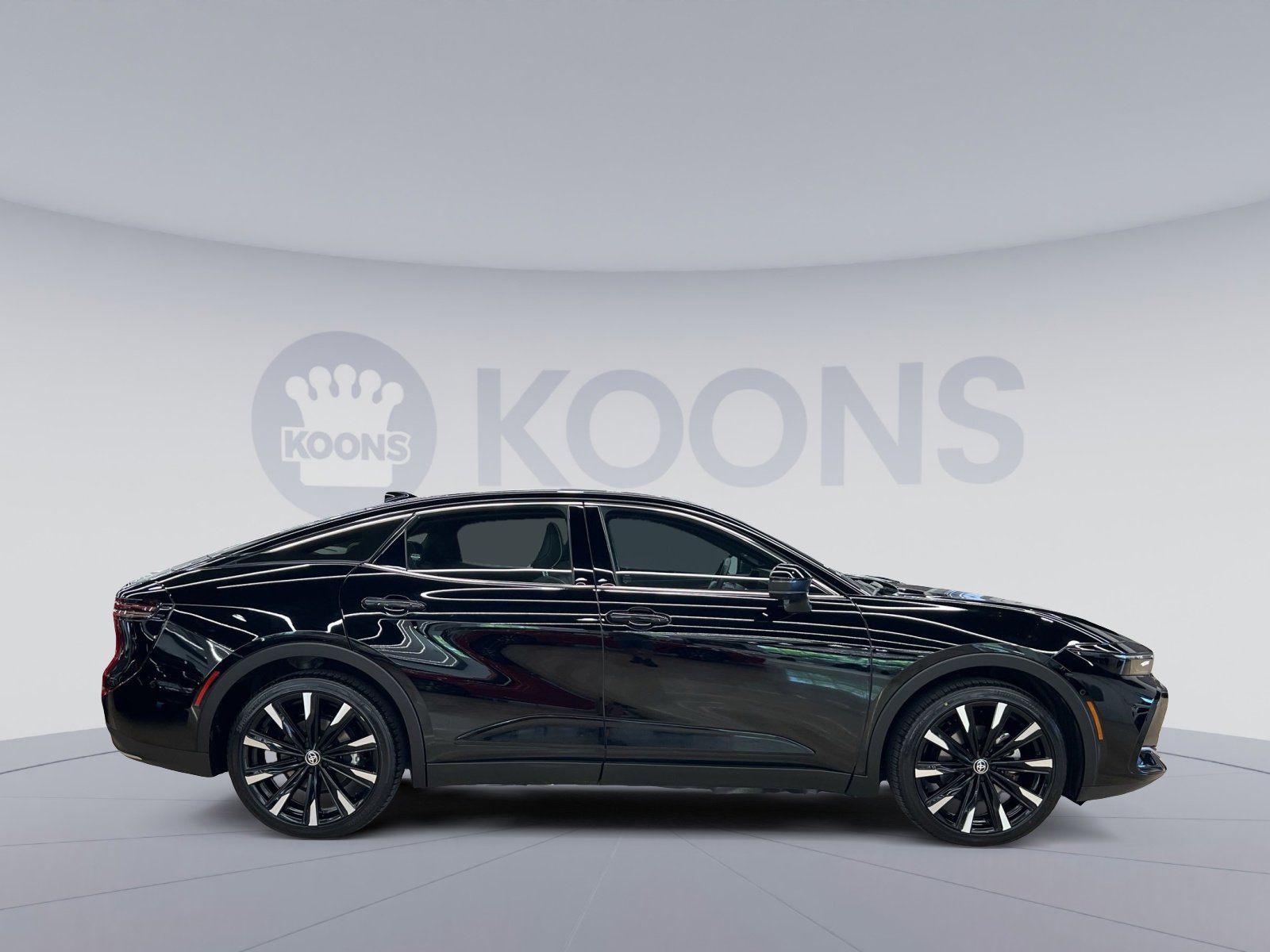 Used 2025 Toyota Crown Platinum AWD/4WD image 5