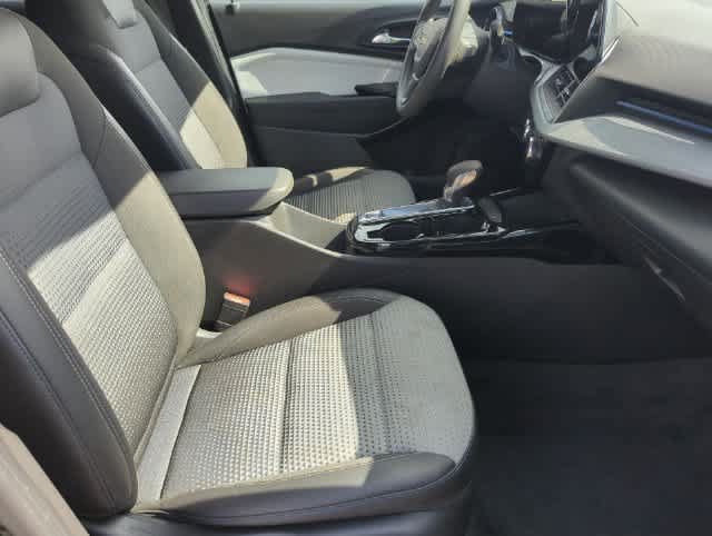 Used 2025 Chevrolet Trax LT FWD image 21