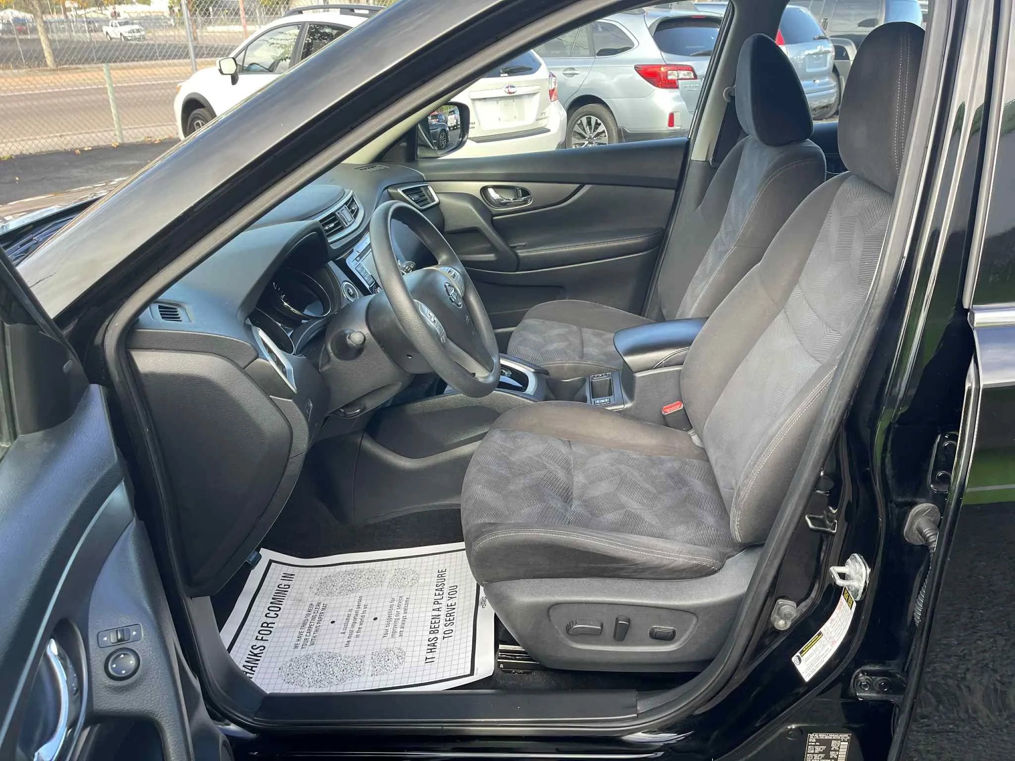 Used 2015 Nissan Rogue SV w/ SV Premium Package image 9