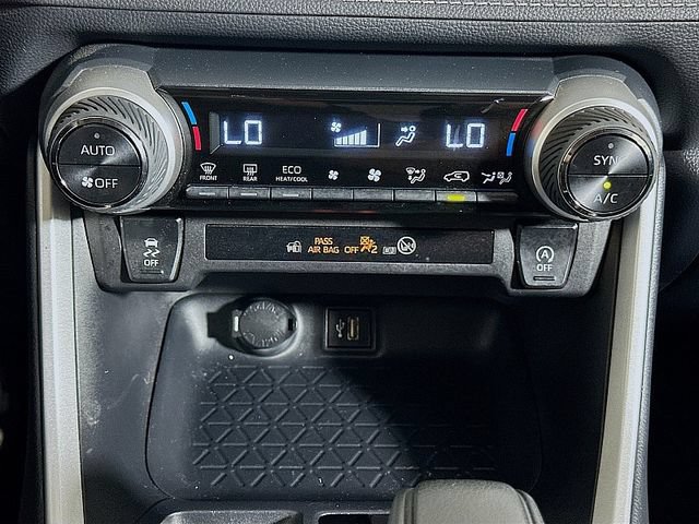 Used 2025 Toyota RAV4 XLE AWD/4WD image 16