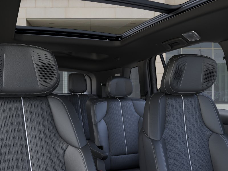 New 2027 Cadillac Vistiq Sport w/ LPO, Floor Liner Package AWD/4WD image 24