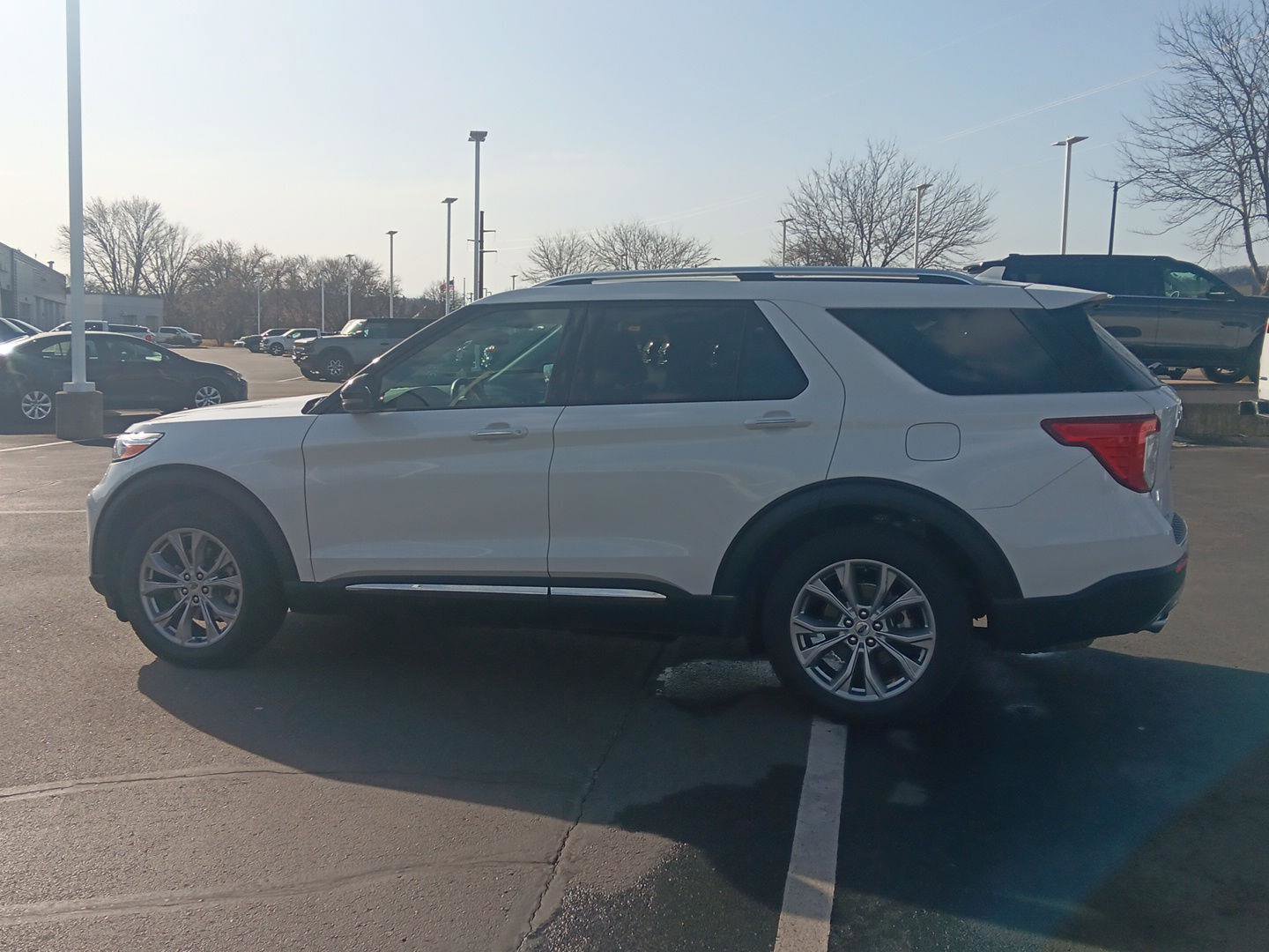 Used 2023 Ford Explorer Limited w/ Limited Technology Package image 7