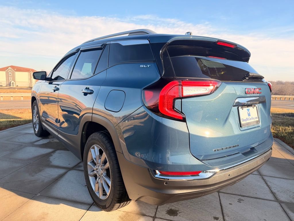 Used 2024 GMC Terrain SLT image 3
