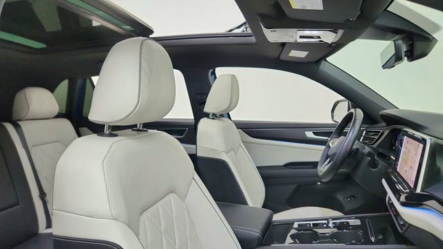 Used 2025 Volkswagen Atlas Cross Sport SEL Premium R-Line AWD/4WD image 21