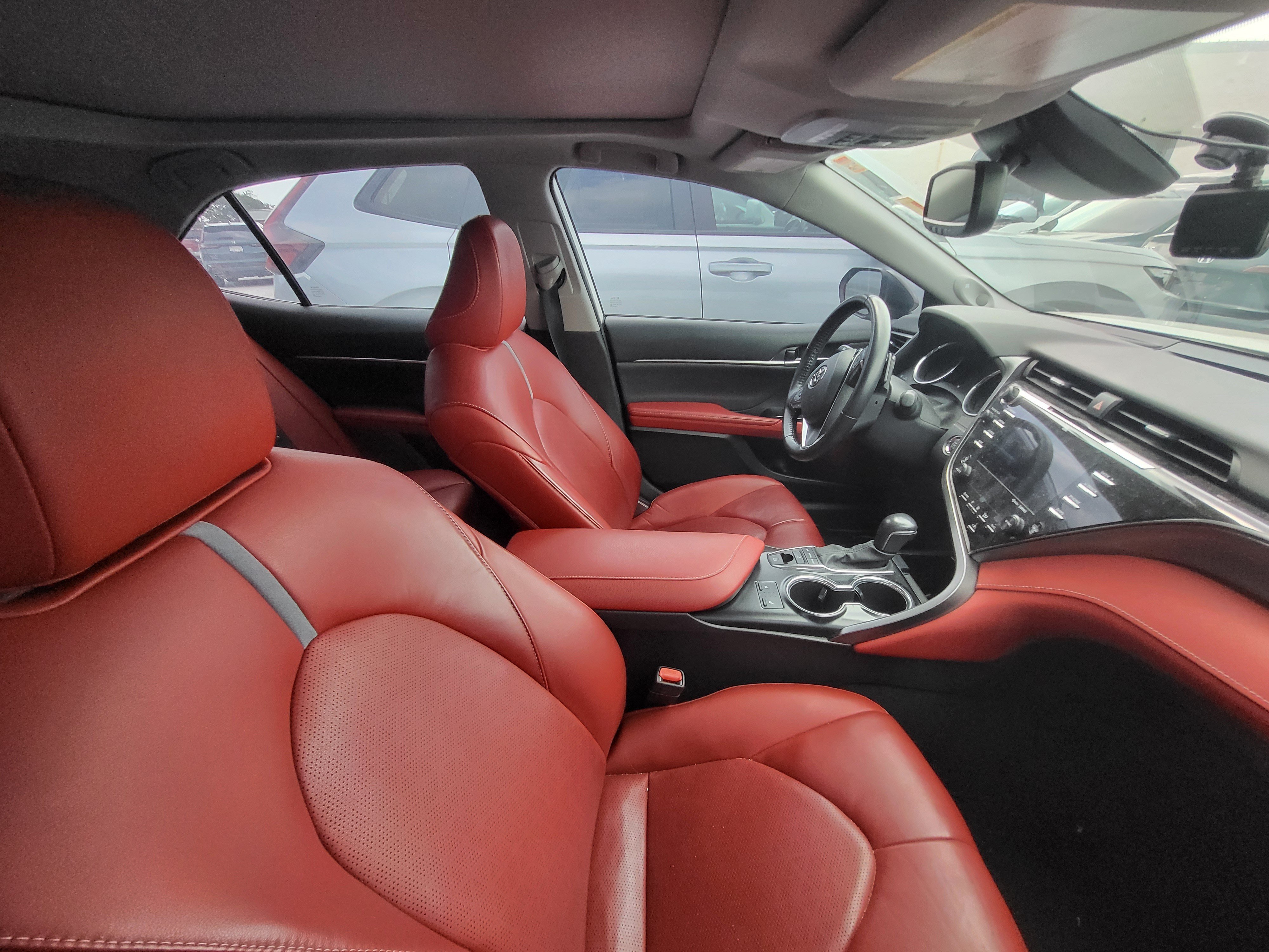 Used 2020 Toyota Camry XSE FWD image 8