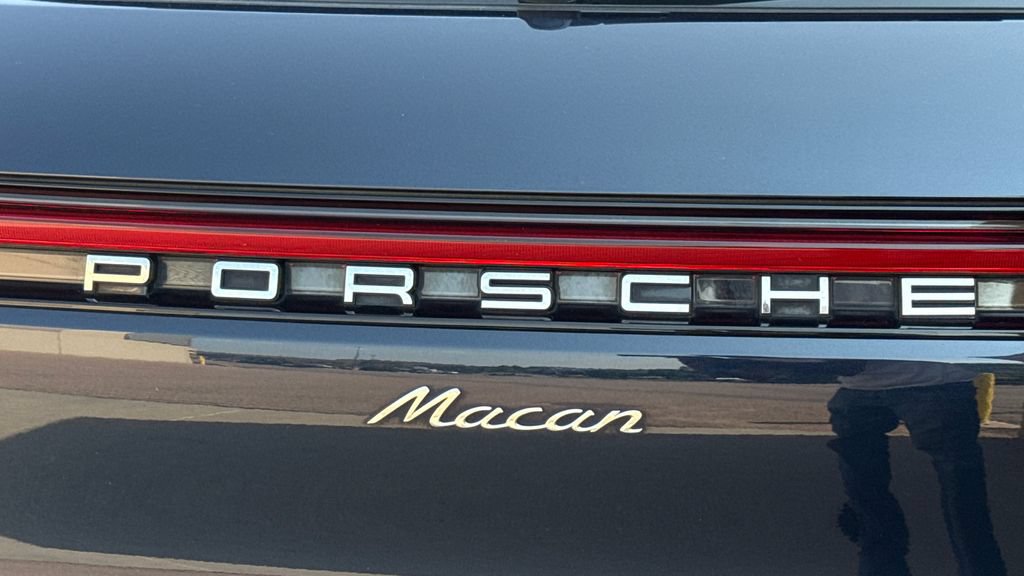 Used 2019 Porsche Macan AWD/4WD image 17