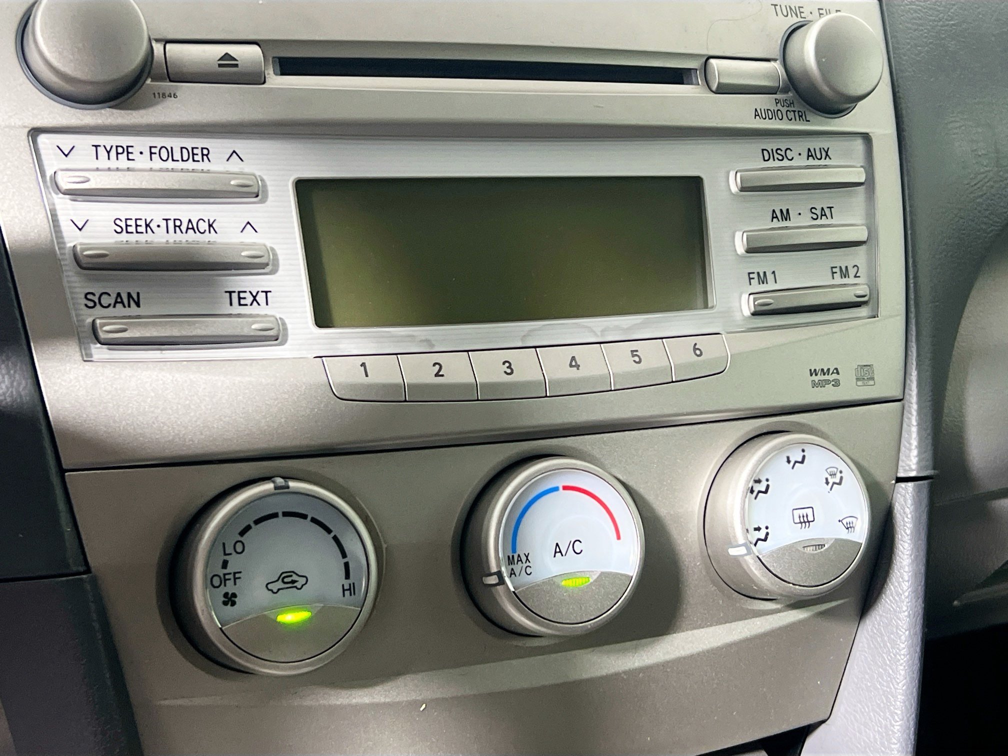 Used 2010 Toyota Camry LE FWD image 26