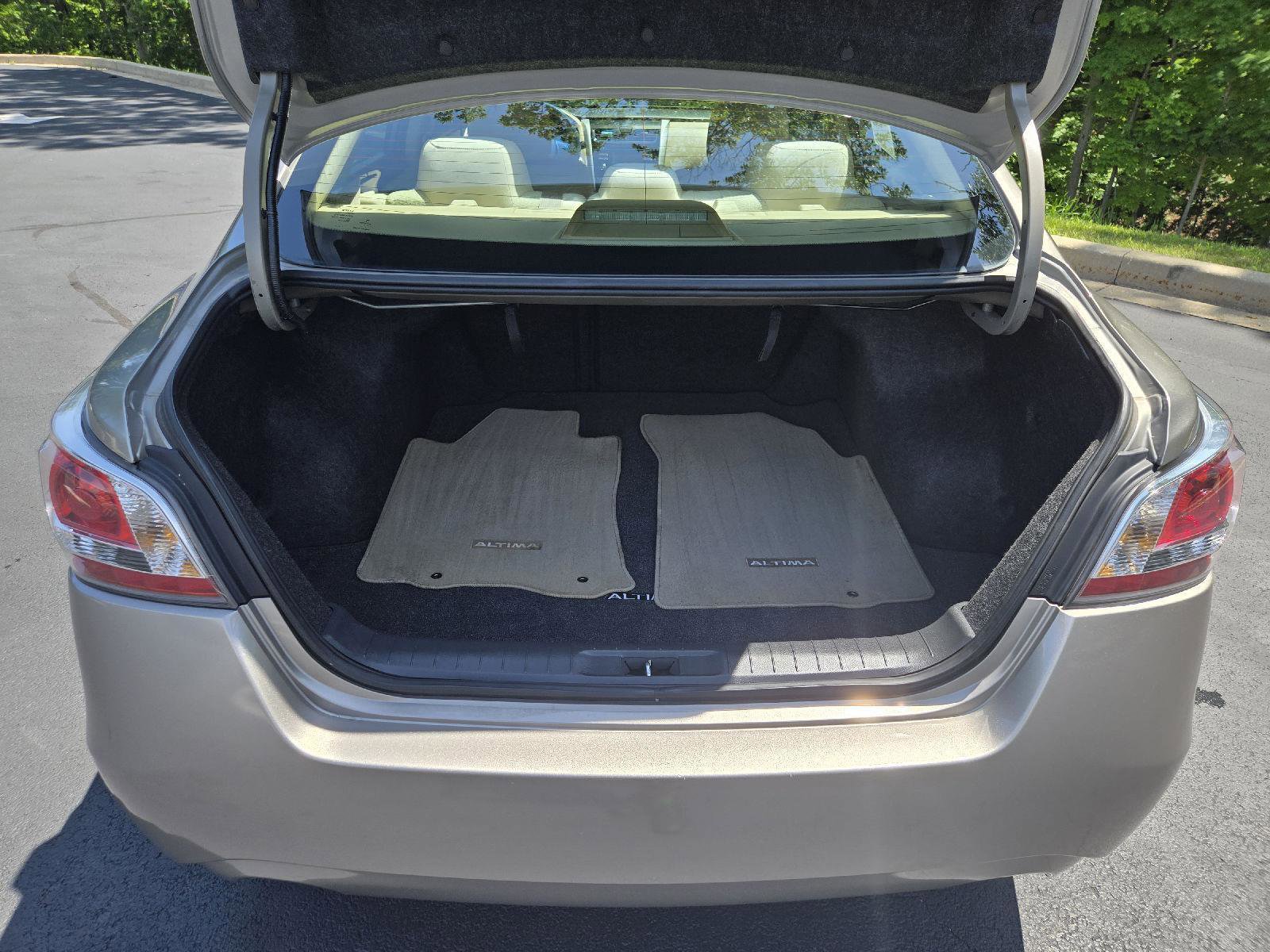 Used 2014 Nissan Altima 2.5 SV FWD image 9