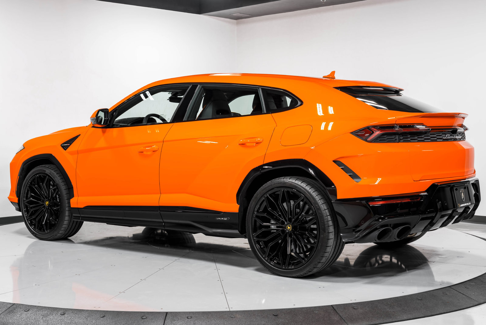 Used 2025 Lamborghini Urus S AWD/4WD image 5