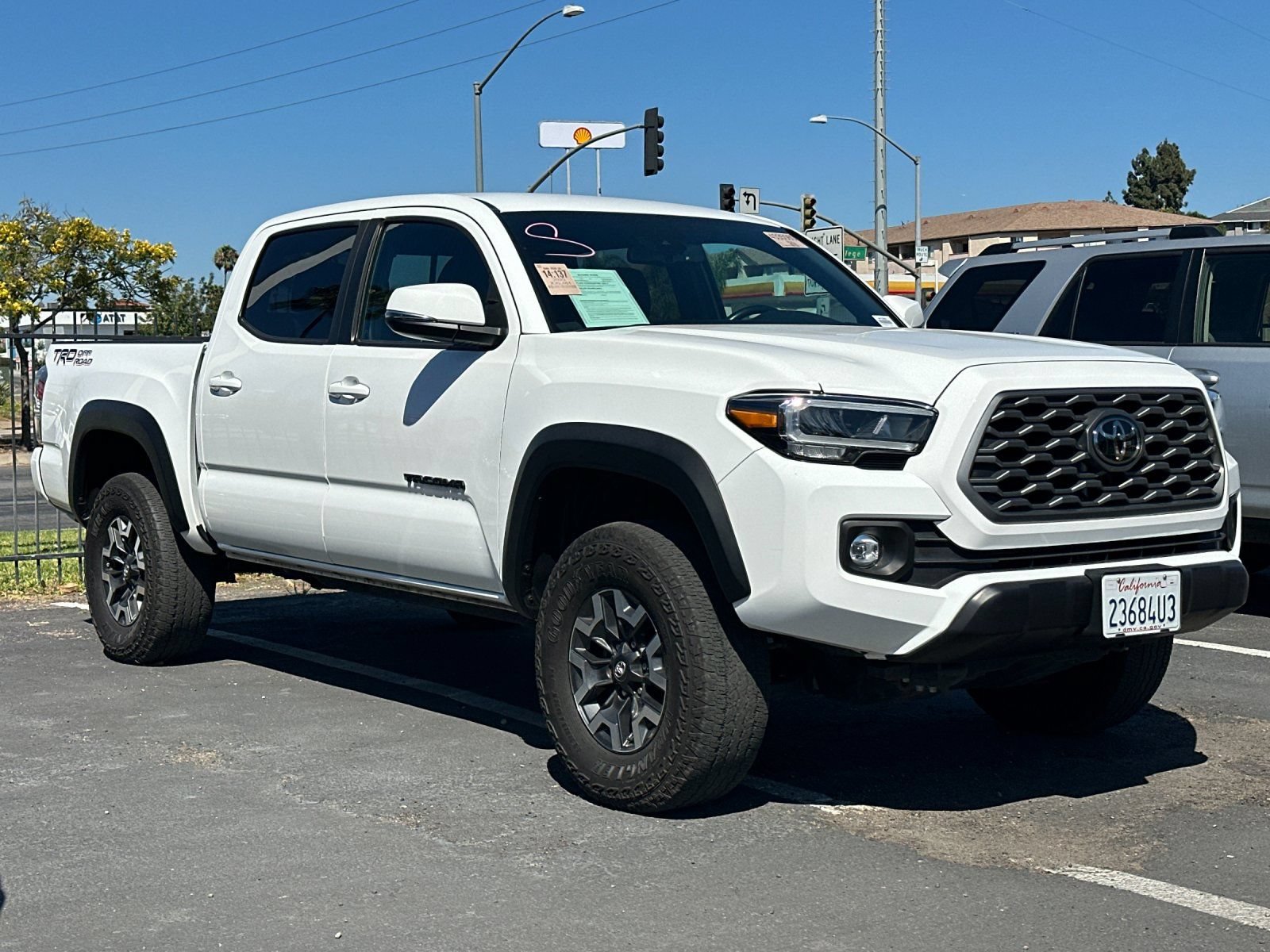 Used 2023 Toyota Tacoma TRD Off-Road w/ Technology Package RWD image 2