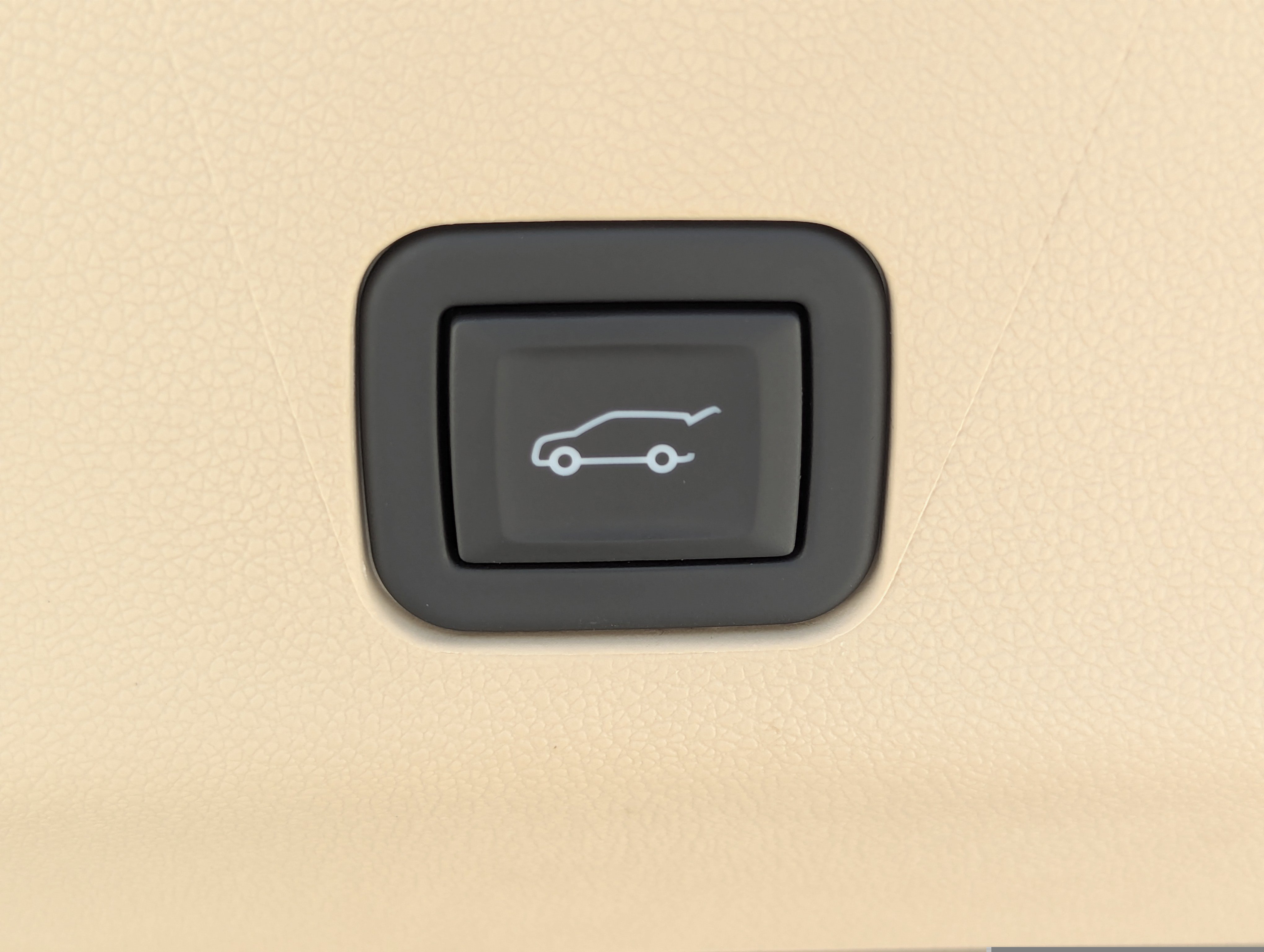 Certified 2024 Cadillac Escalade Premium Luxury w/ LPO, Floor Liner Package AWD/4WD image 13