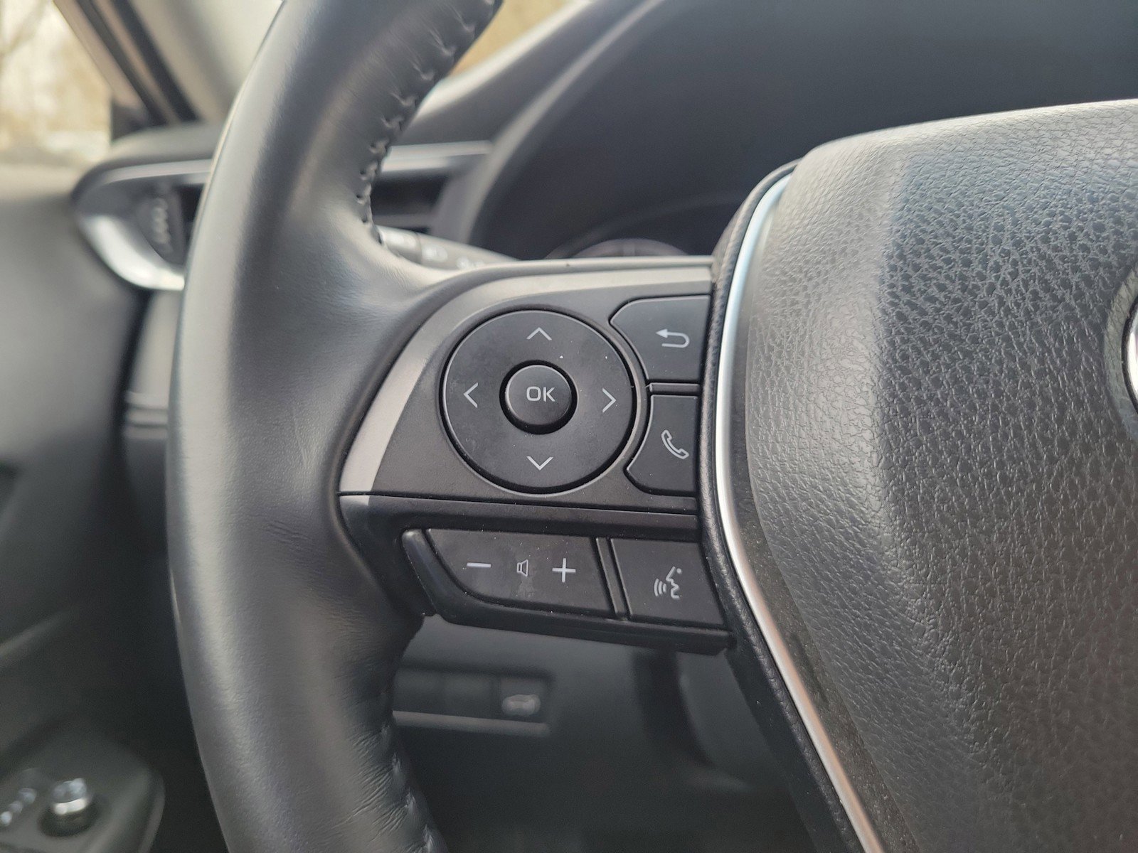 Used 2024 Toyota Venza LE AWD/4WD image 23