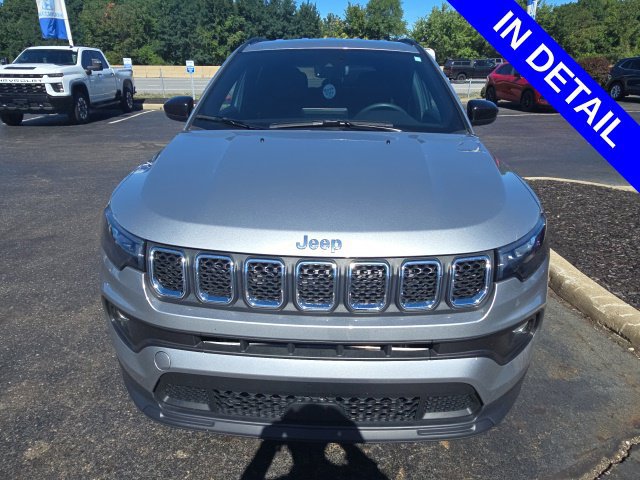 Used 2023 Jeep Compass Latitude AWD/4WD image 2