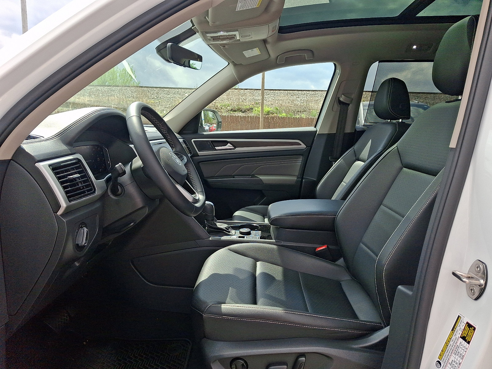 Used 2023 Volkswagen Atlas SE w/ Panoramic Sunroof Package image 13