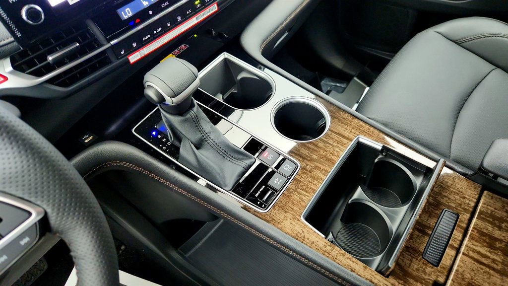 Used 2026 Toyota Sienna Platinum image 17