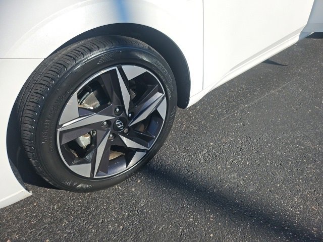 Used 2021 Hyundai Elantra SEL w/ Convenience + Premium Package image 11