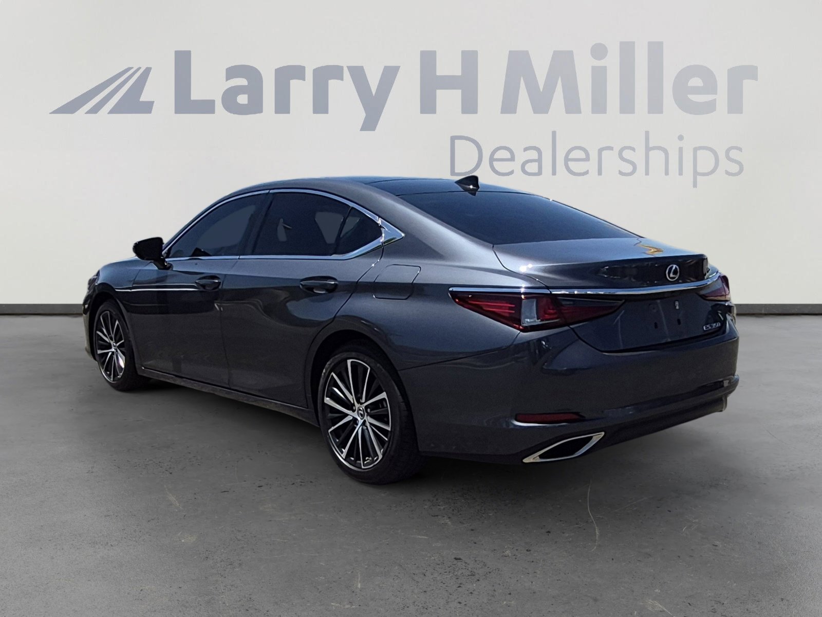 Used 2024 Lexus ES 350 w/ Premium Package FWD image 3