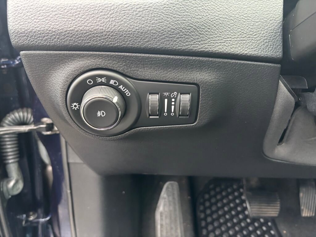 Used 2019 Jeep Compass Latitude w/ Popular Equipment Group image 19