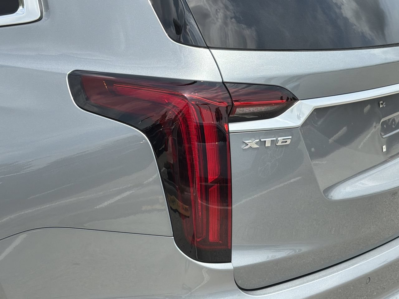 Used 2025 Cadillac XT6 Luxury FWD image 7