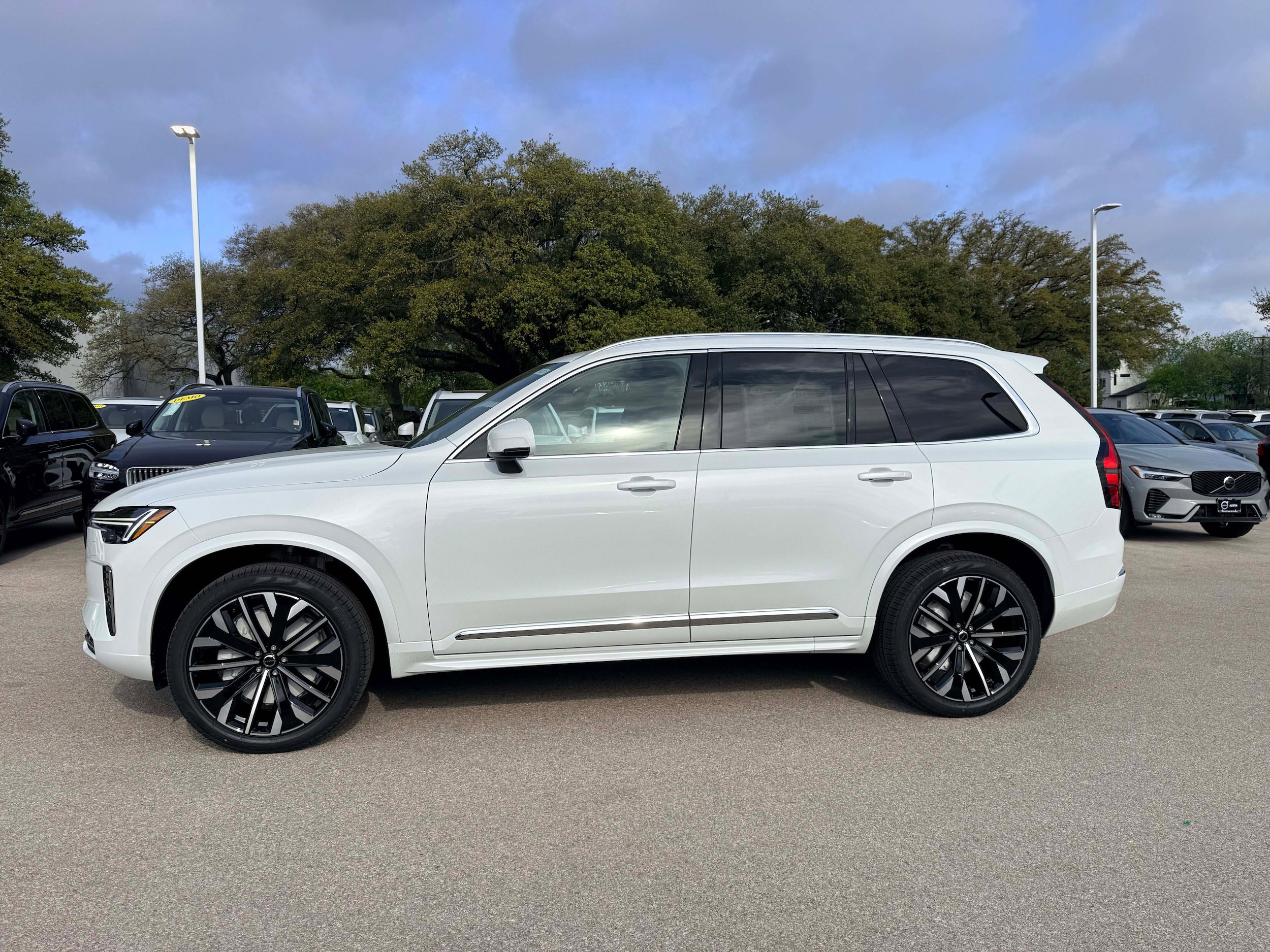 New 2026 Volvo XC90 B5 Core image 3
