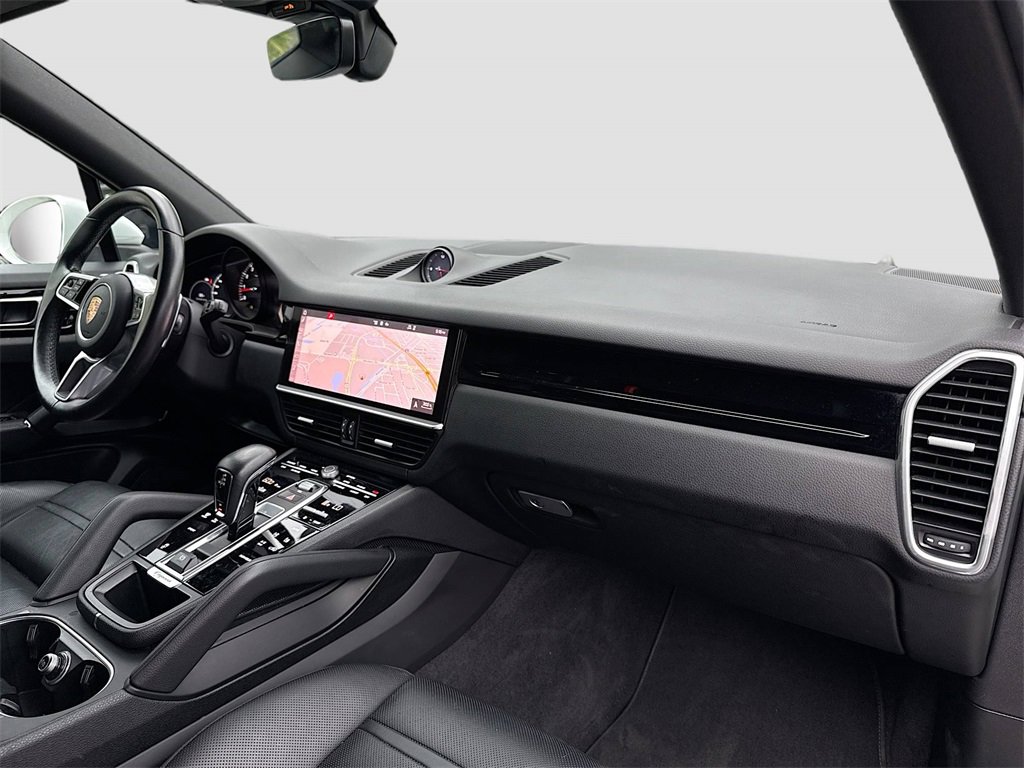 Used 2020 Porsche Cayenne Base w/ Premium Package image 32
