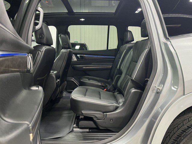 Certified 2025 Buick Enclave Avenir w/ Super Cruise Package AWD/4WD image 9