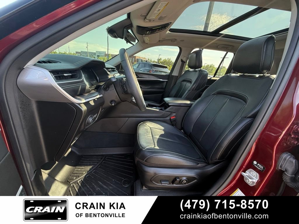 Used 2023 Jeep Grand Cherokee Limited w/ Luxury Tech Group II AWD/4WD image 20