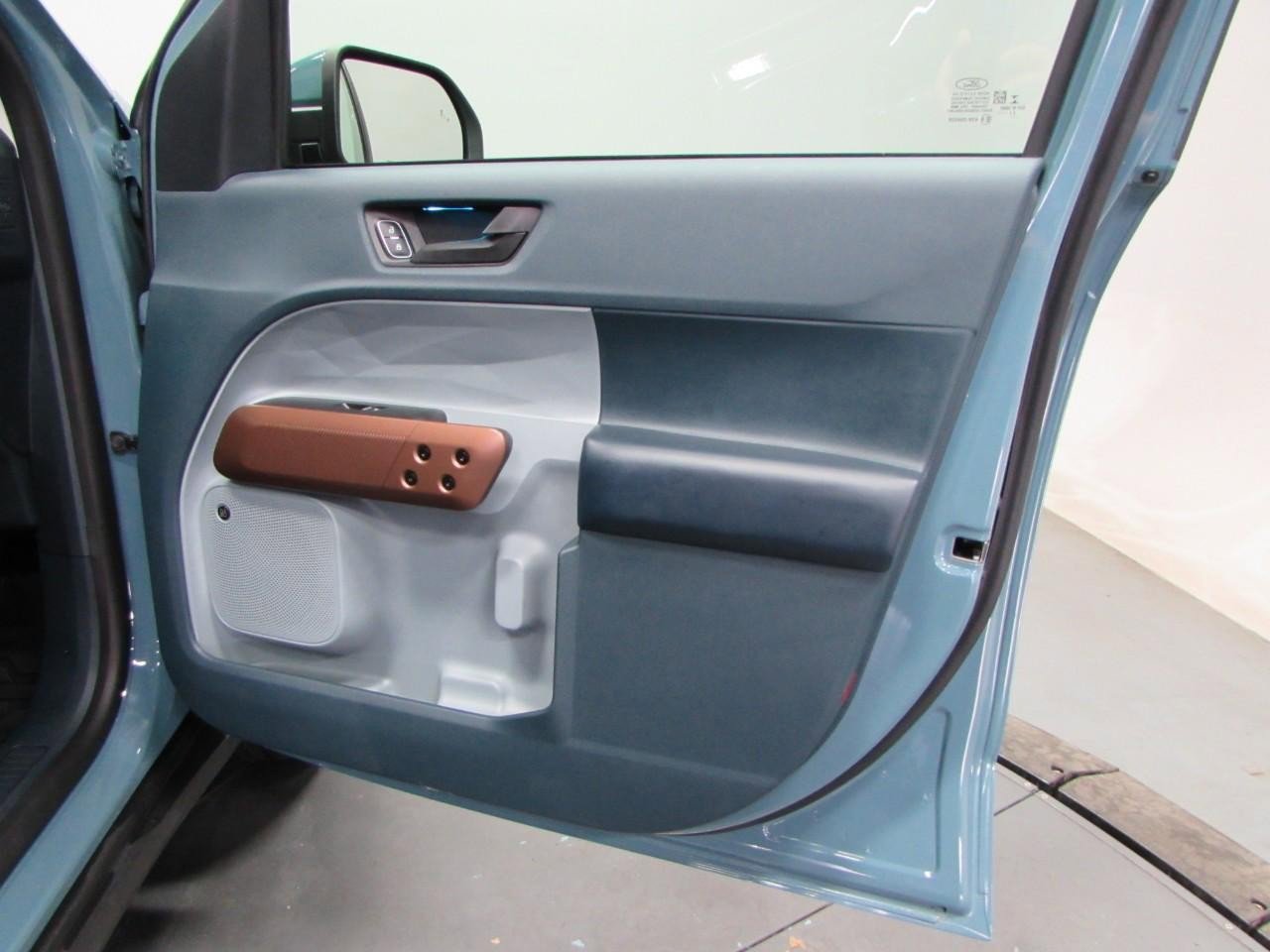 Used 2022 Ford Maverick Lariat w/ Lariat Luxury Package image 16