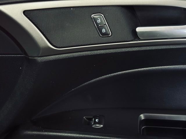 Used 2017 Ford Fusion SE w/ Fusion SE Technology Package image 15