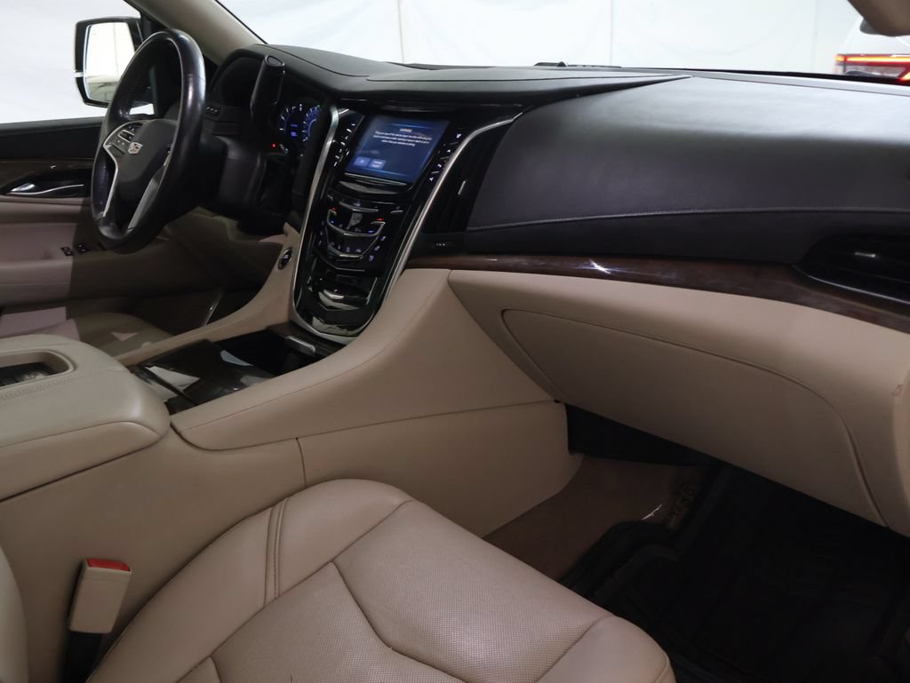 Used 2018 Cadillac Escalade ESV Luxury AWD/4WD image 11