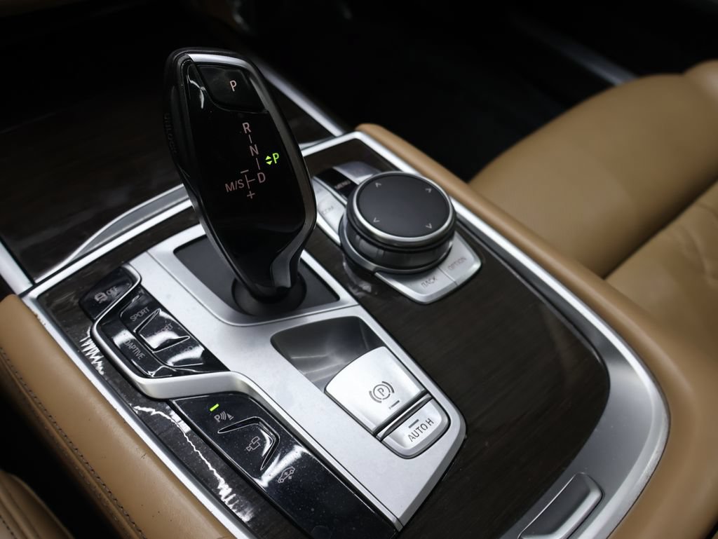 Used 2022 BMW 740i xDrive w/ Premium Package AWD/4WD image 28