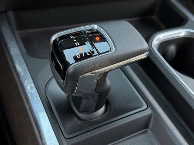 Used 2025 Chevrolet Silverado 1500 High Country AWD/4WD image 23