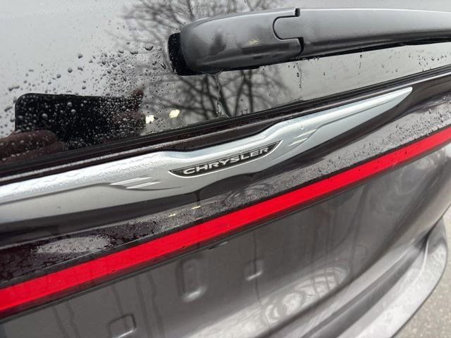 Used 2023 Chrysler Pacifica Touring-L image 47