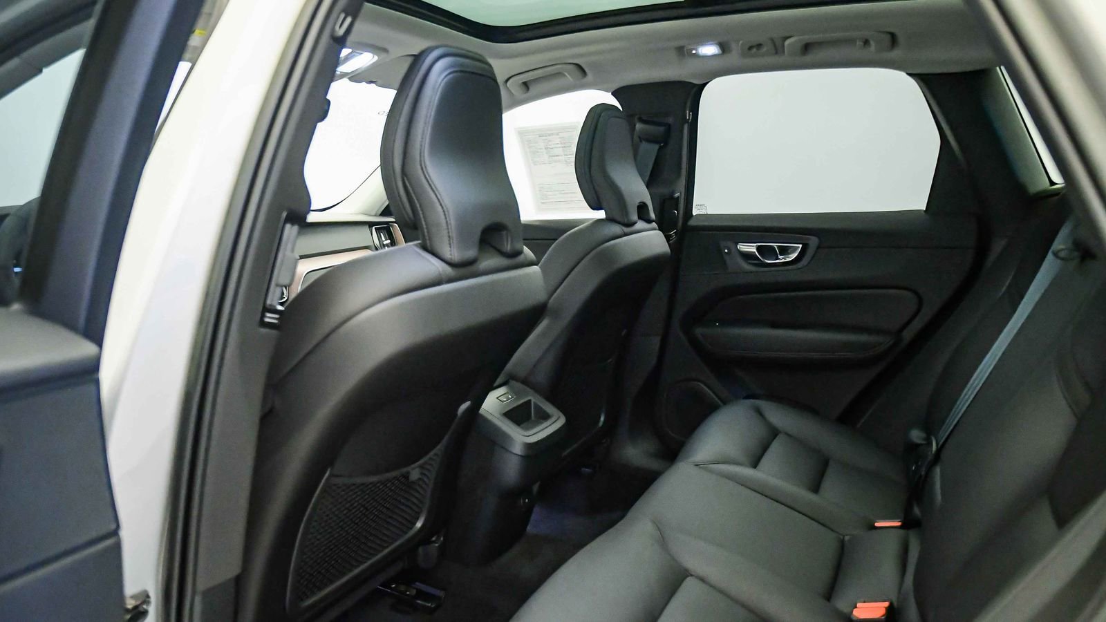 Certified 2023 Volvo XC60 B5 Plus w/ Climate Package AWD/4WD image 19