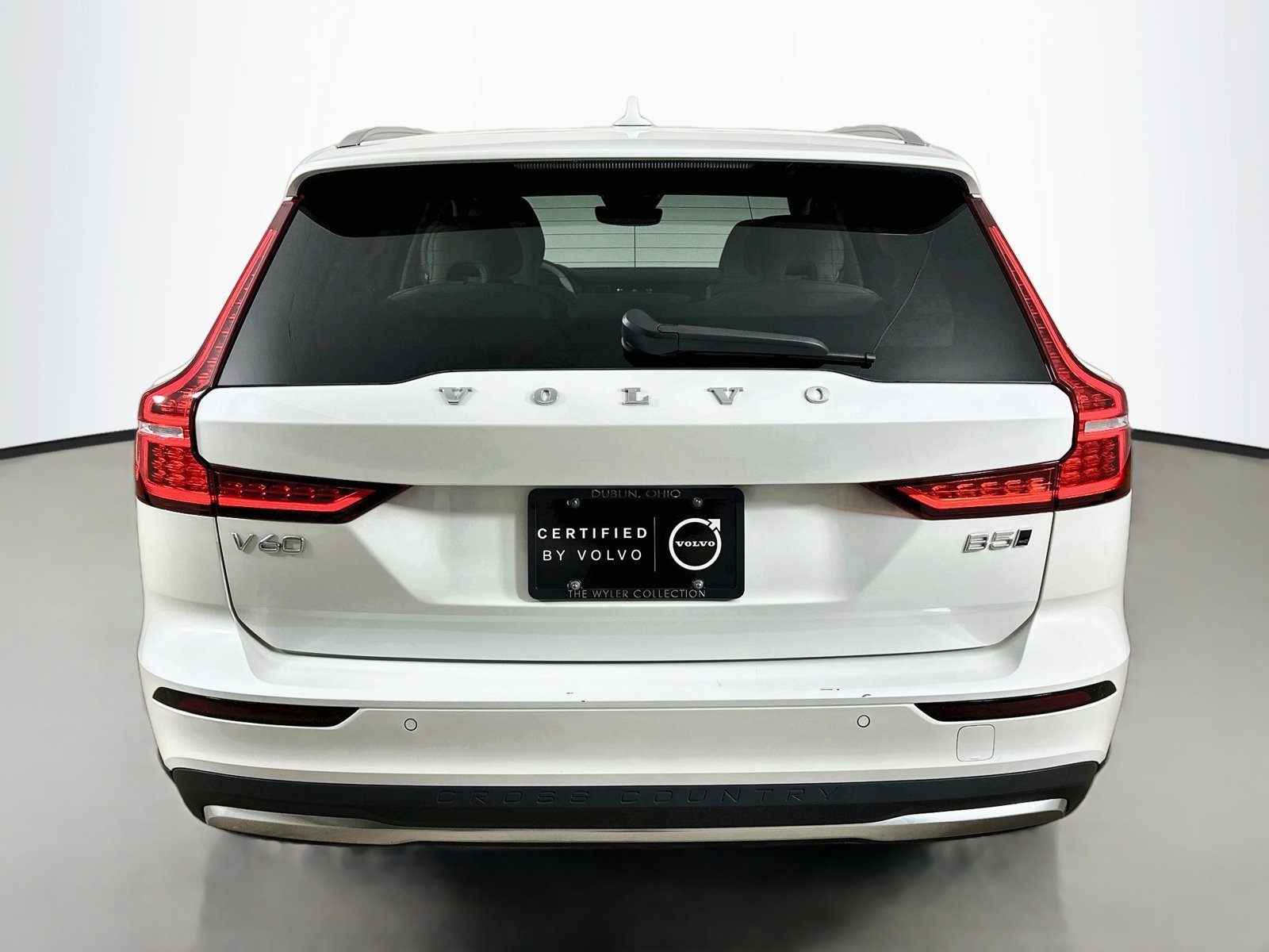 Certified 2025 Volvo V60 B5 Cross Country Plus AWD/4WD image 6