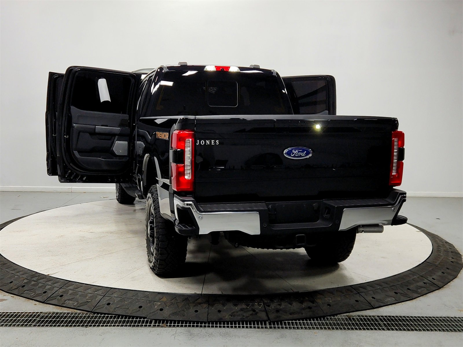 Used 2023 Ford F250 Lariat image 14