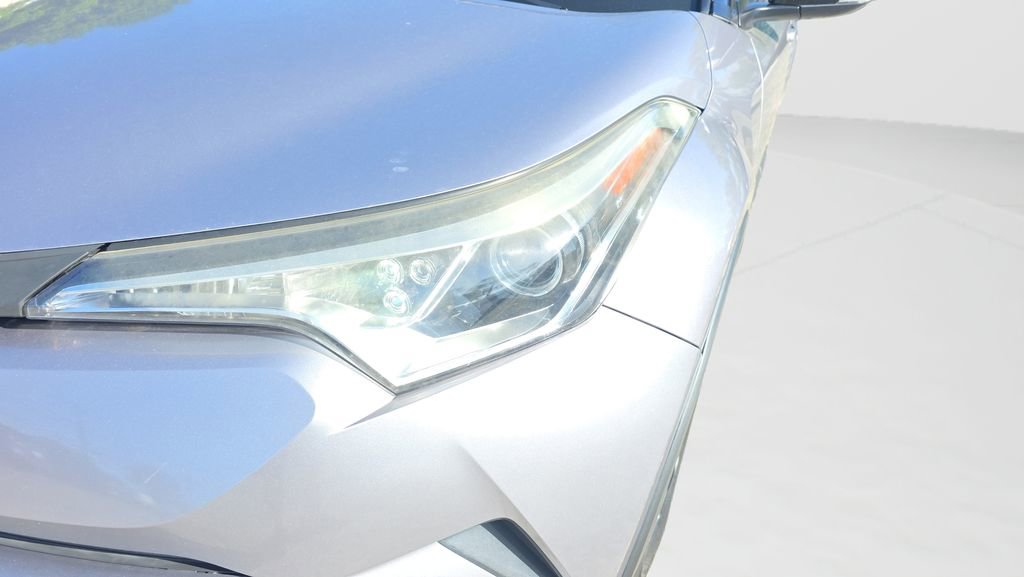 Used 2019 Toyota C-HR XLE image 9