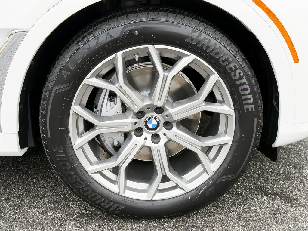 New 2026 BMW X7 xDrive40i w/ Premium Package image 9
