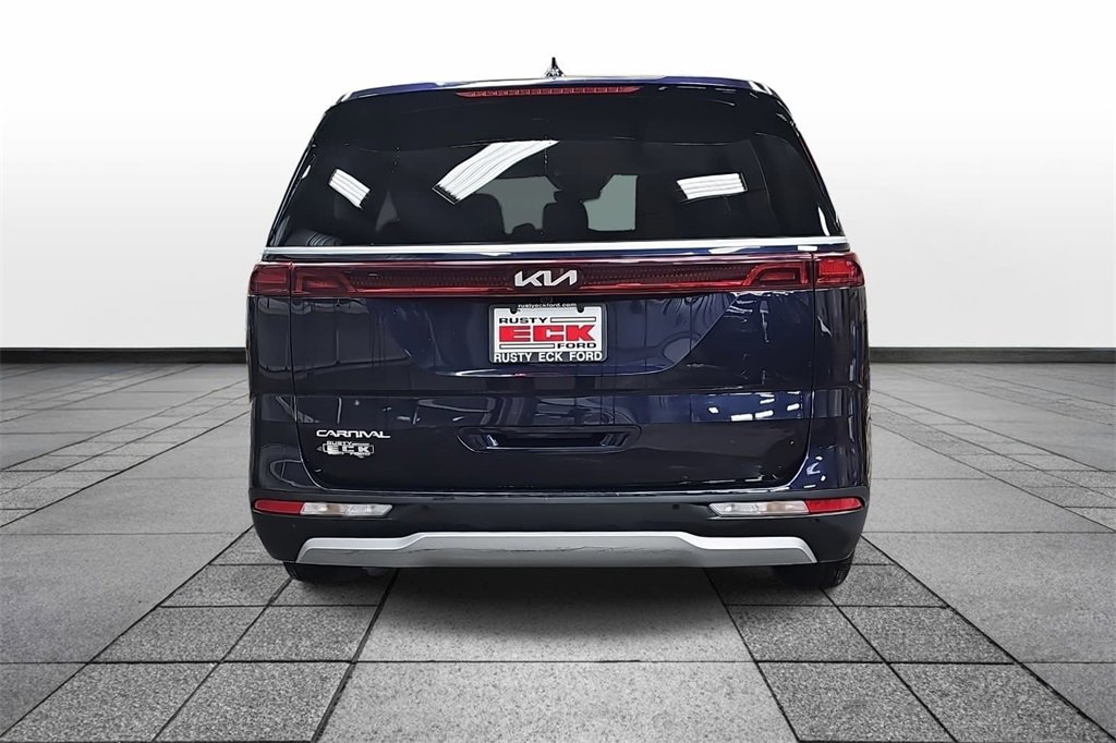 Used 2024 Kia Carnival LX image 6