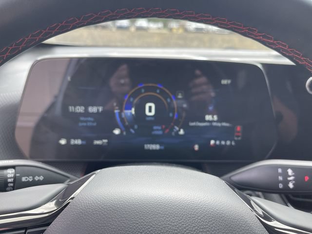 Used 2025 Chevrolet Equinox RS w/ Safety and Technology Package AWD/4WD image 18