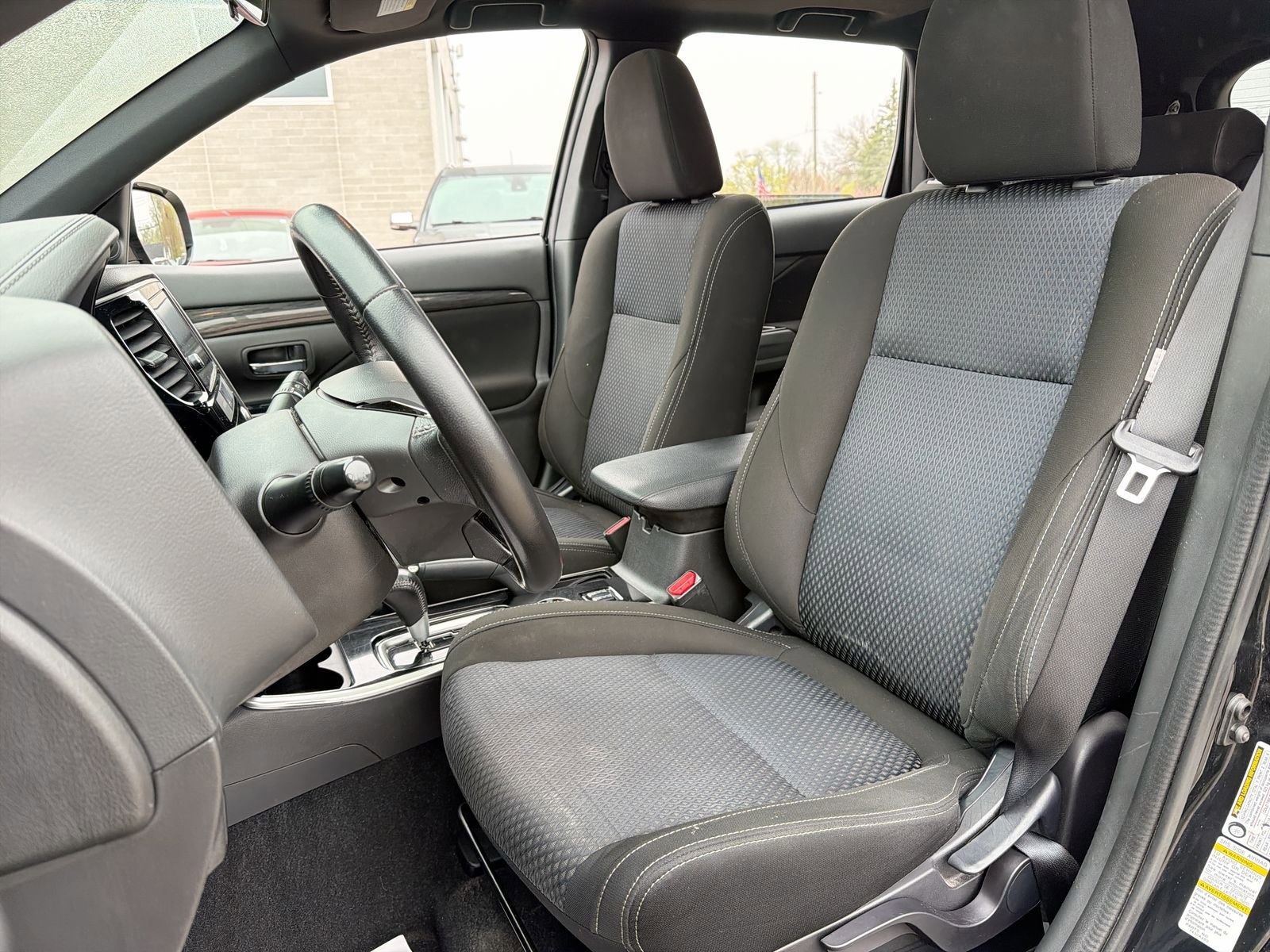 Used 2018 Mitsubishi Outlander LE image 19