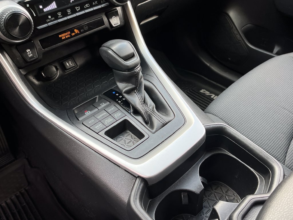 Used 2019 Toyota RAV4 LE w/ All Weather Liner Package AWD/4WD image 19