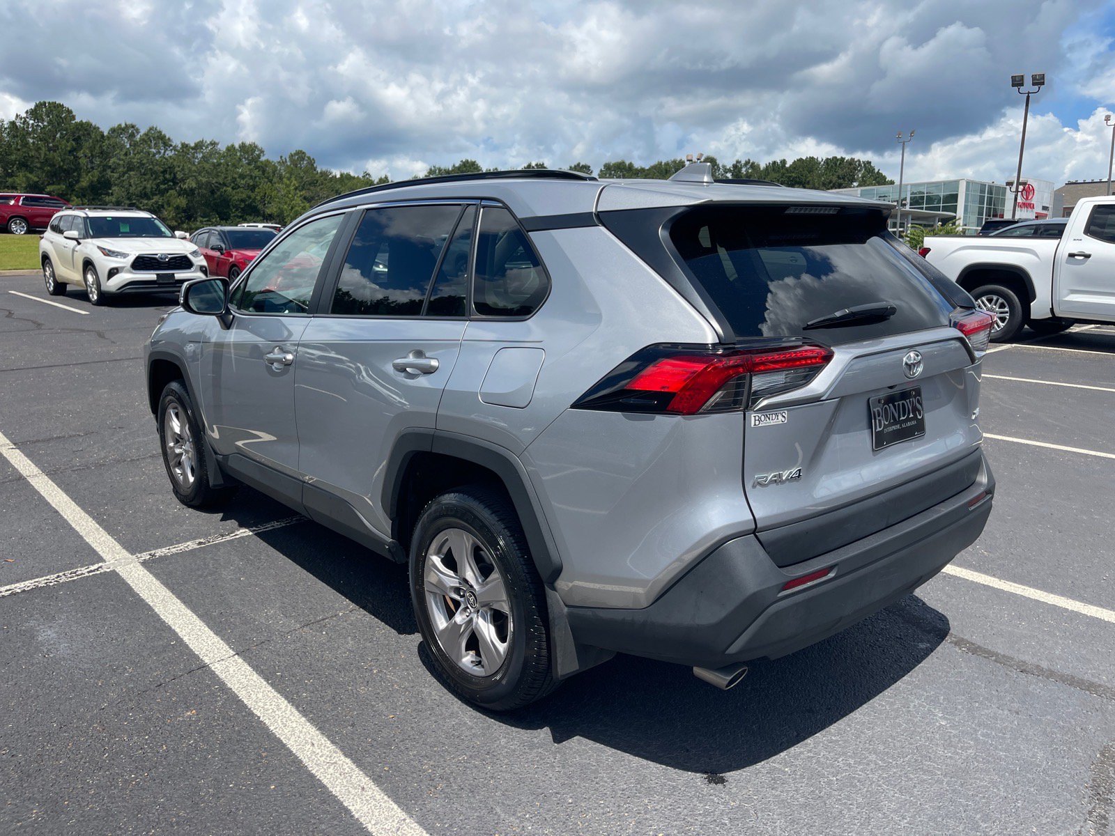 Used 2025 Toyota RAV4 XLE w/ Convenience Package FWD image 14
