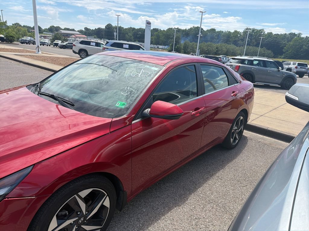 Used 2023 Hyundai Elantra Limited FWD image 2