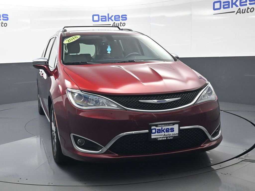 Used 2018 Chrysler Pacifica Limited image 3
