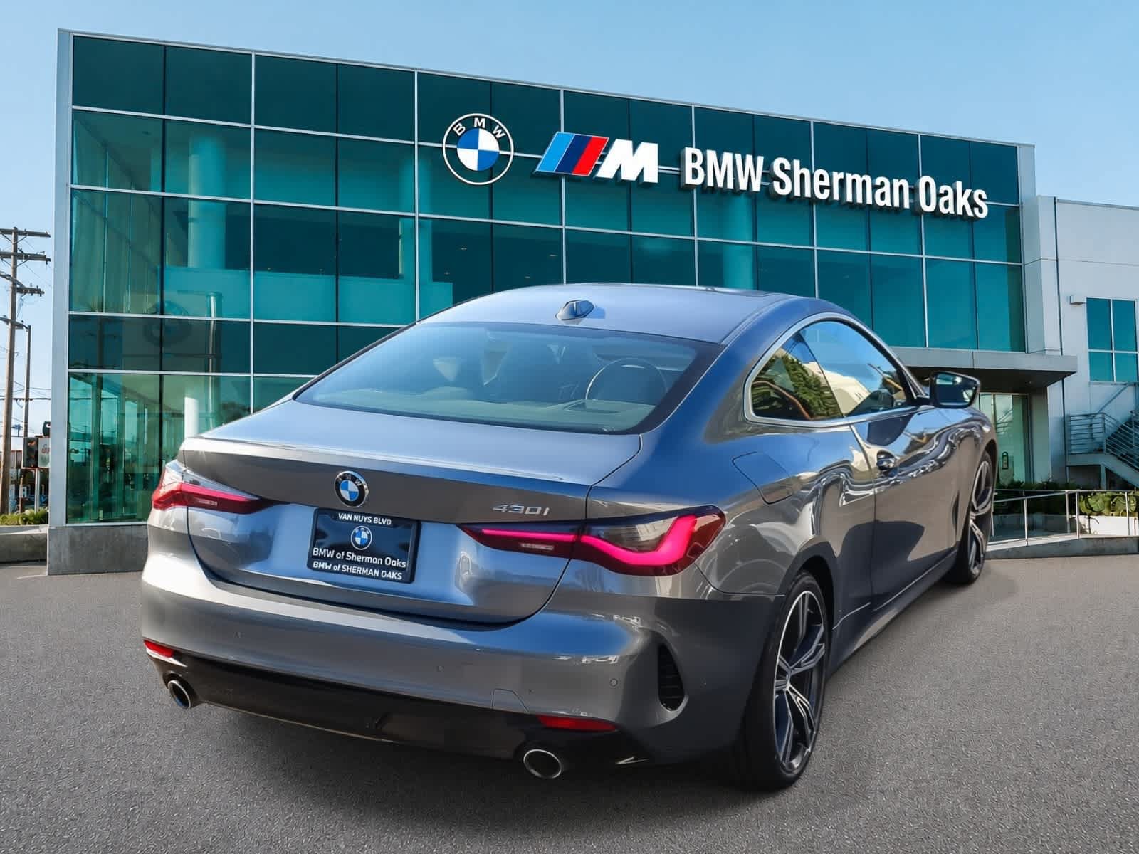 Used 2024 BMW 430i Coupe w/ Premium Package RWD image 4