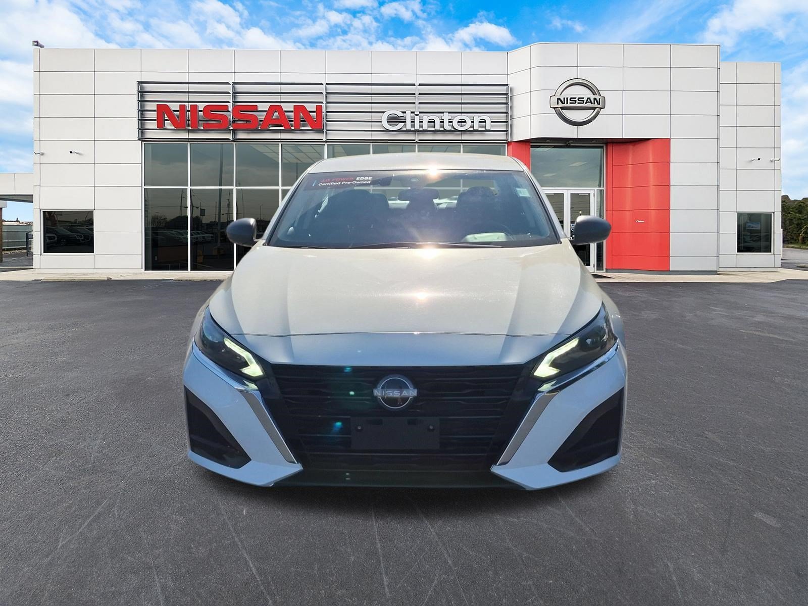 Used 2025 Nissan Altima 2.5 SV FWD image 8
