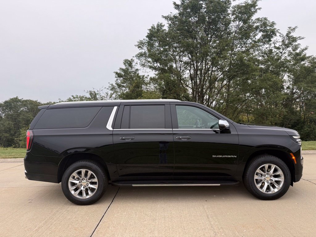 Used 2026 Chevrolet Suburban Premier AWD/4WD image 2